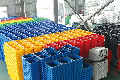 Outdoor Plastic Garbage Cans 3 Outdoor Plastic Garbage Cans 3
